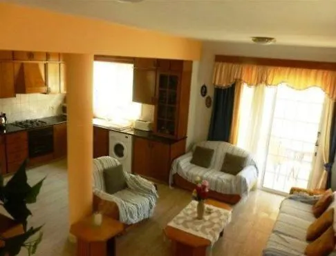 Апартаменти Philippou & *